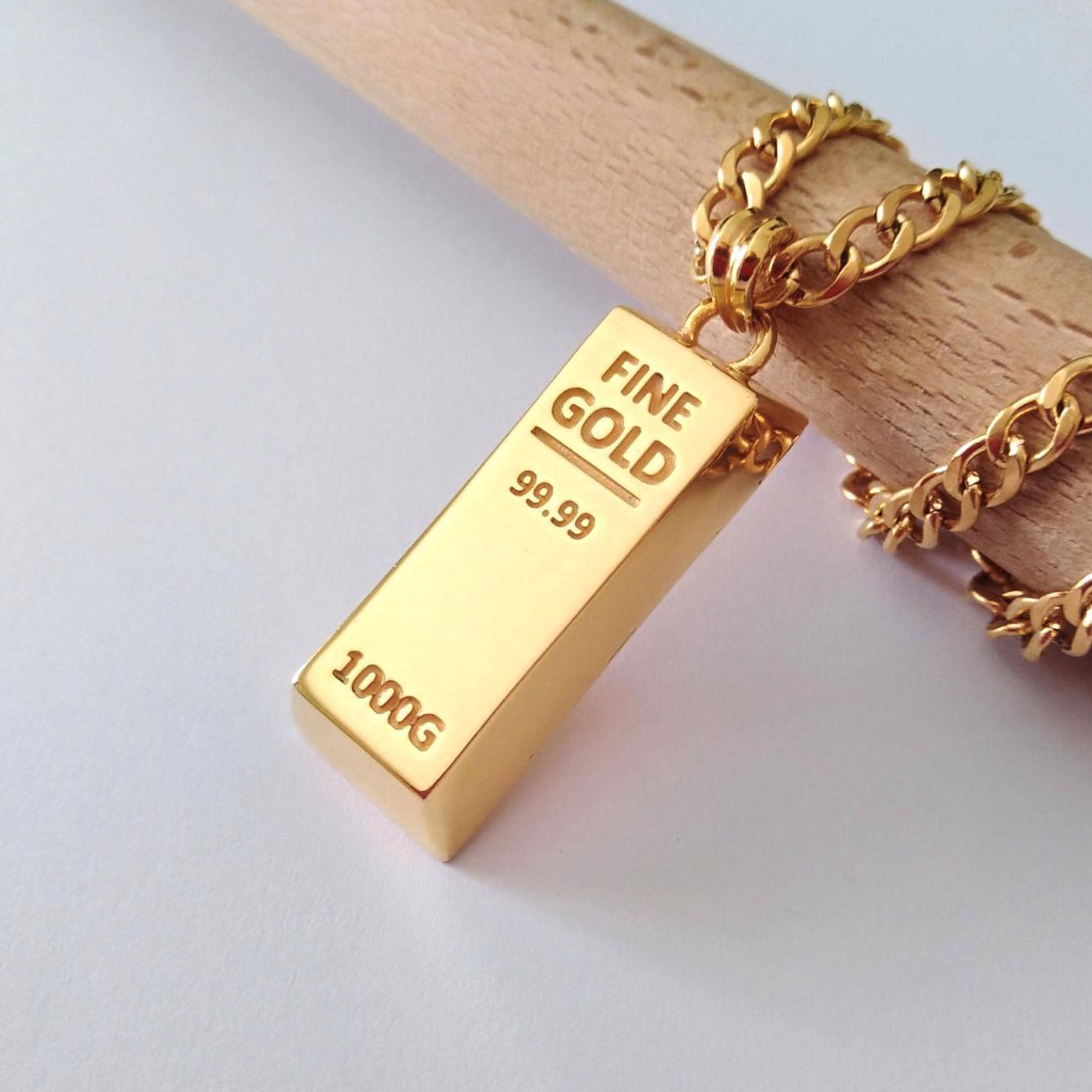 14K Gold Bar Pendant Necklace – The Perfect Gift for Your Loved One