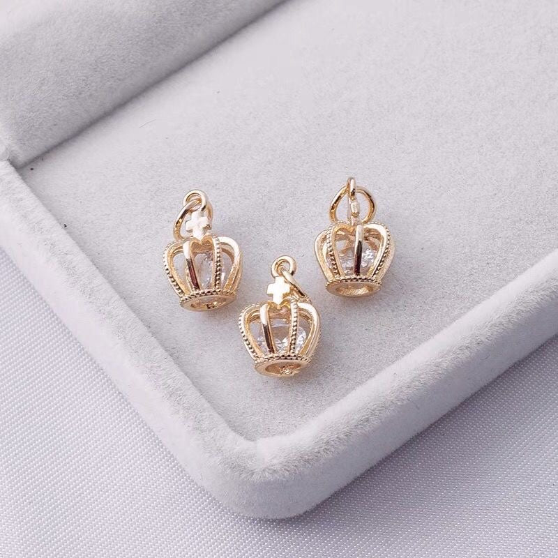 14K Gold Crystal Crown Pendant Necklace