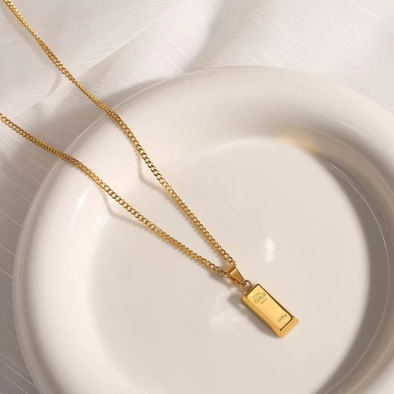 14K Gold Bar Pendant Necklace – The Perfect Gift for Your Loved One