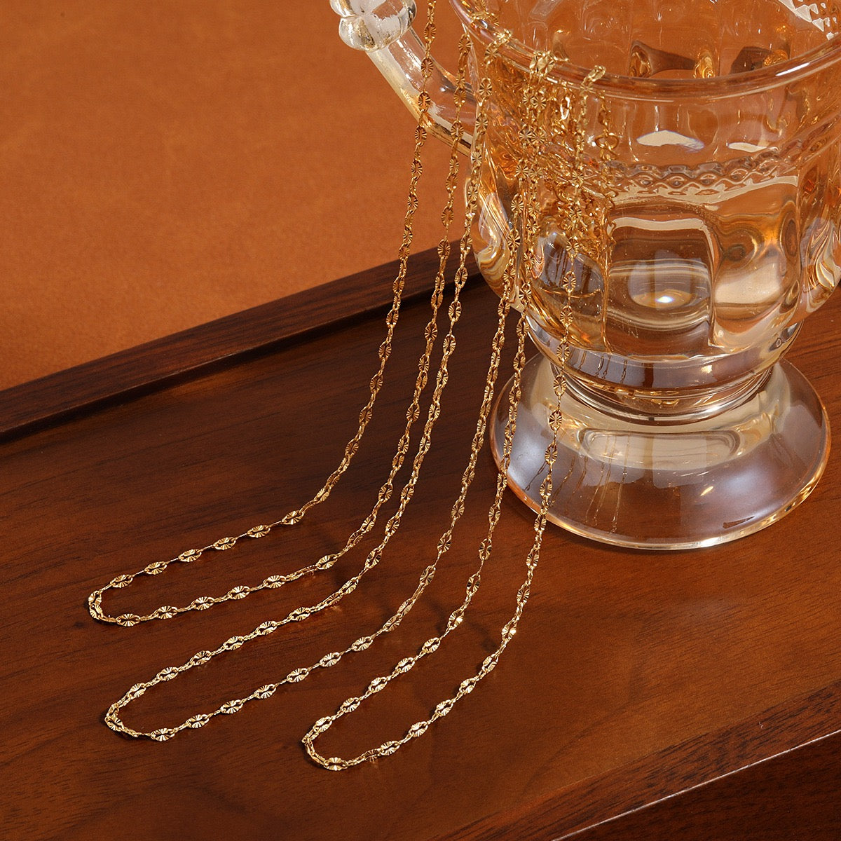14K Gold Minimal Textured Petal Chain Necklace