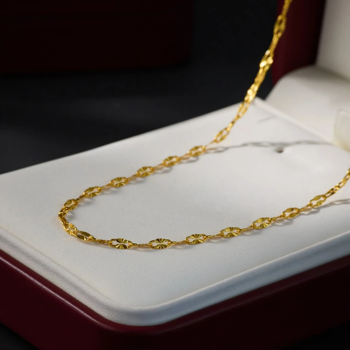 14K Gold Minimal Textured Petal Chain Necklace