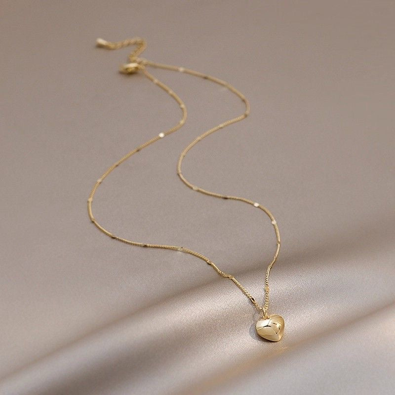 Minimalist Heart Pendant Necklace – 14K Gold