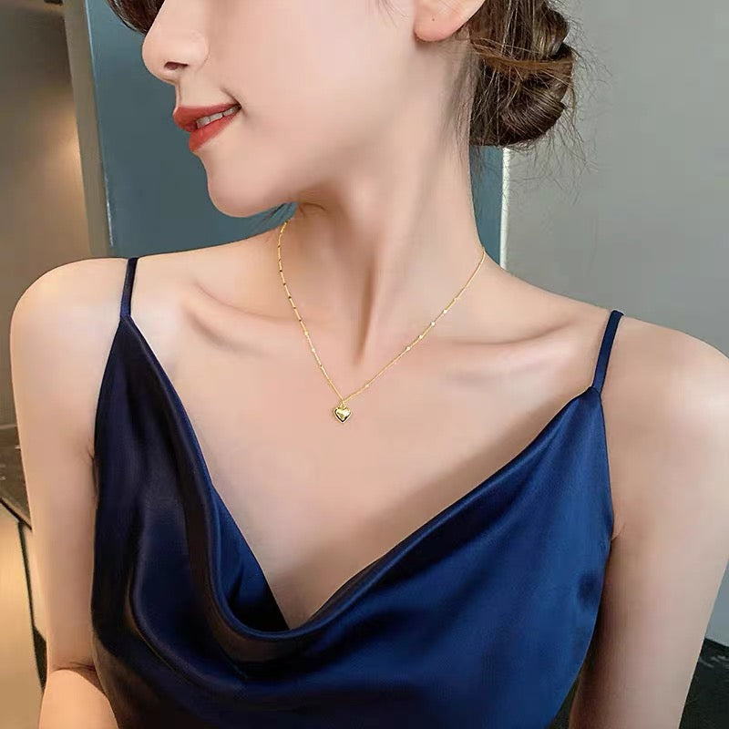 Minimalist Heart Pendant Necklace – 14K Gold