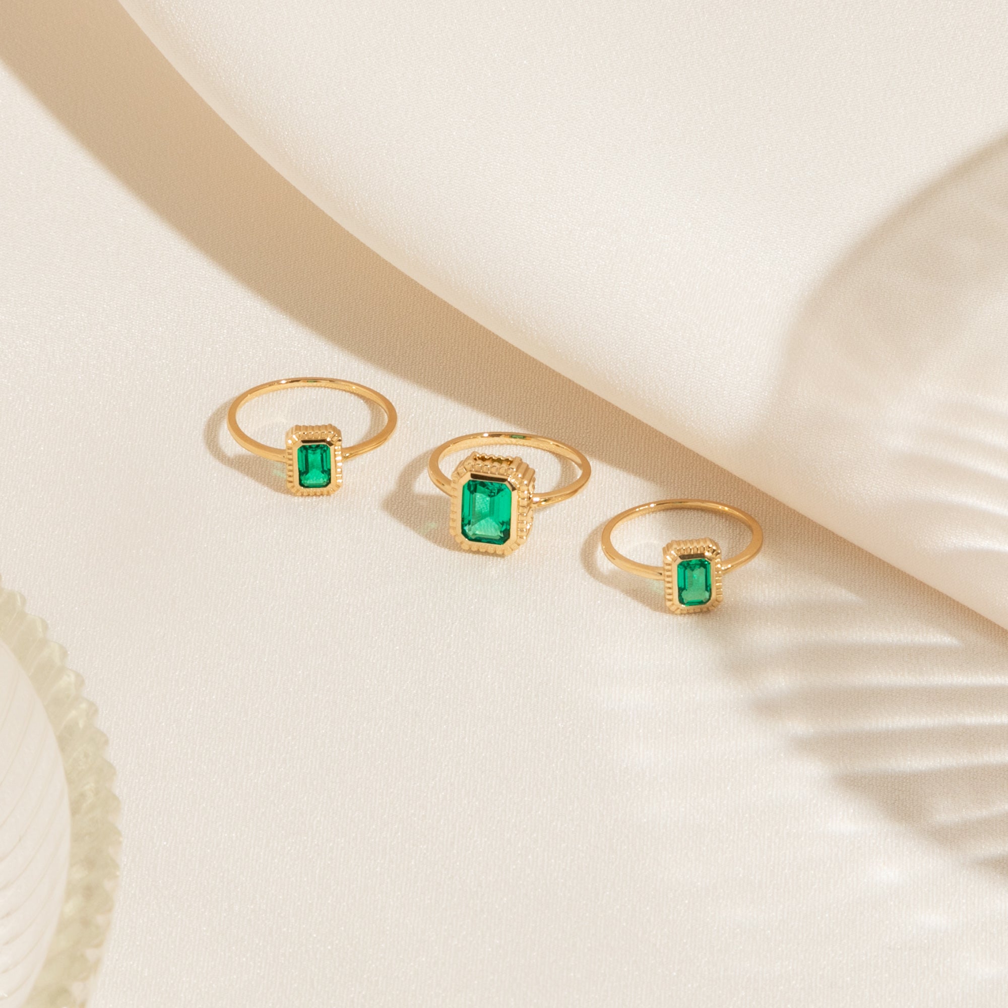 Statement Ribbed Emerald Ring