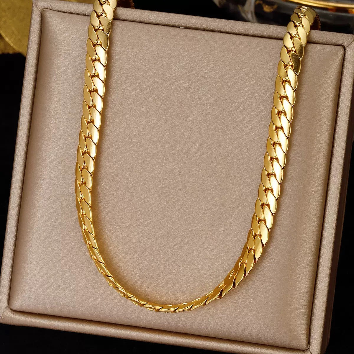 14K Gold Curb Chain Necklace (4mm)