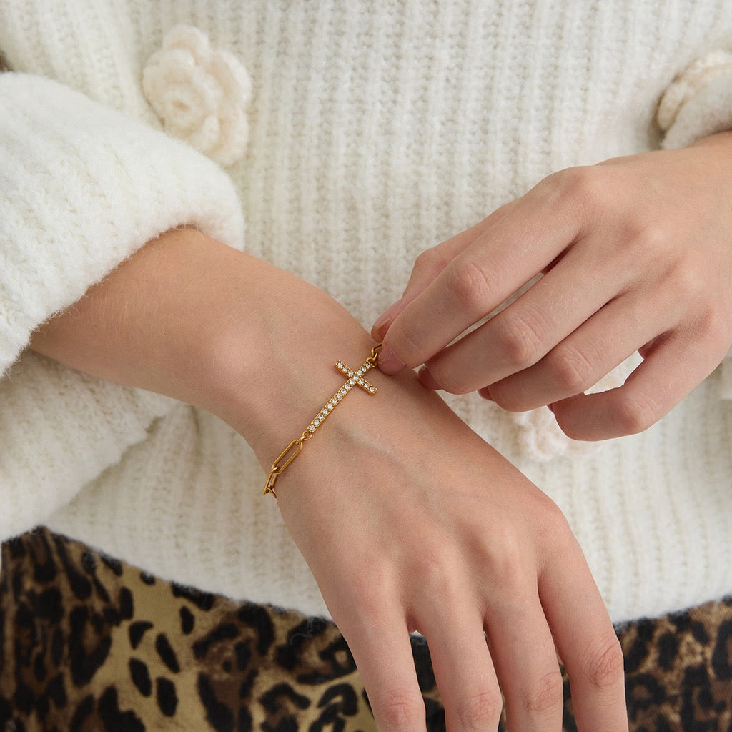 14K Gold Cross Charm Bracelet – Minimal, Modern &Meaningful