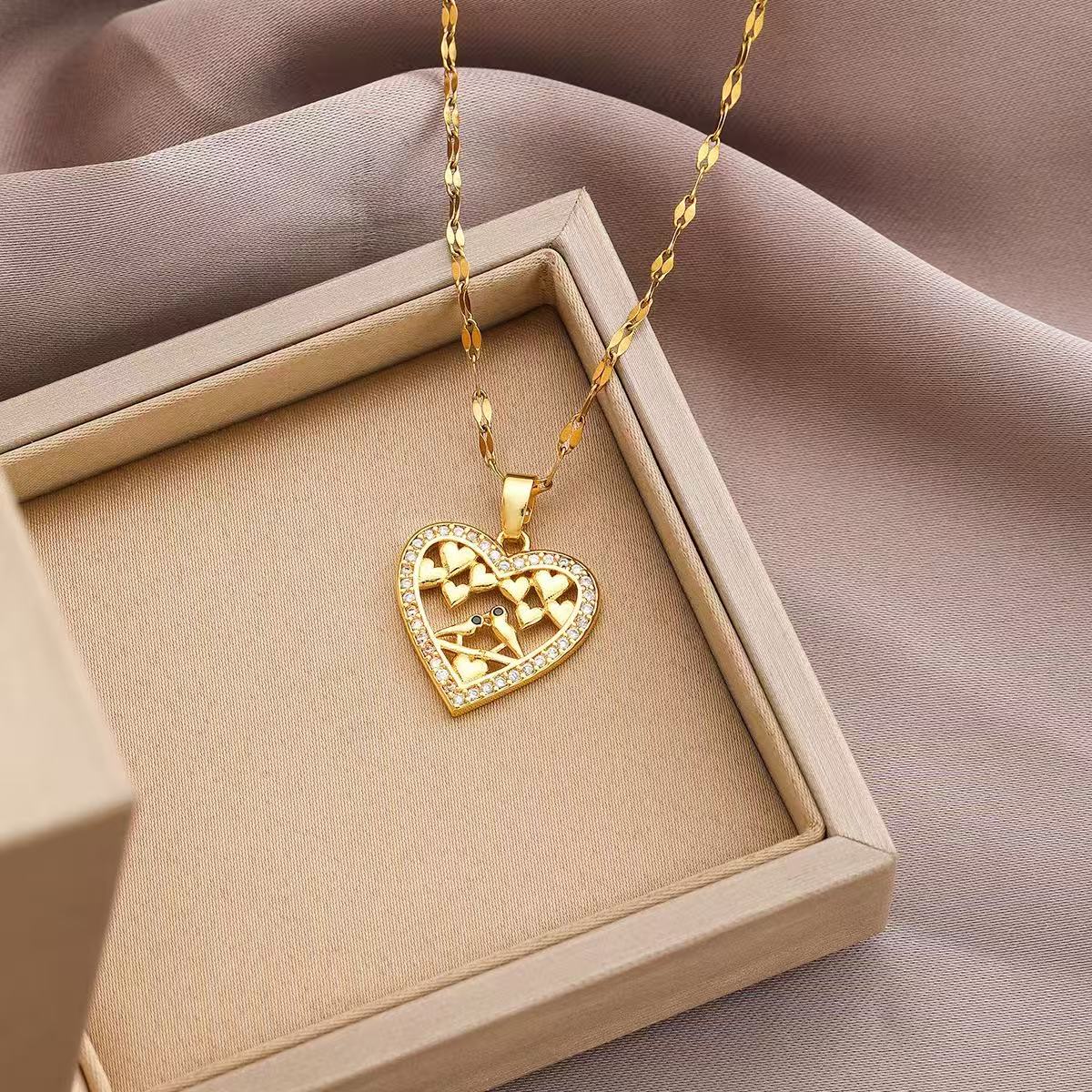 14K Gold Dazzling Heart Necklace