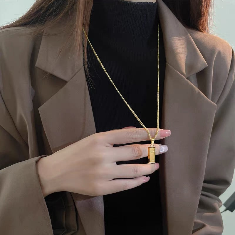 14K Gold Bar Pendant Necklace – The Perfect Gift for Your Loved One