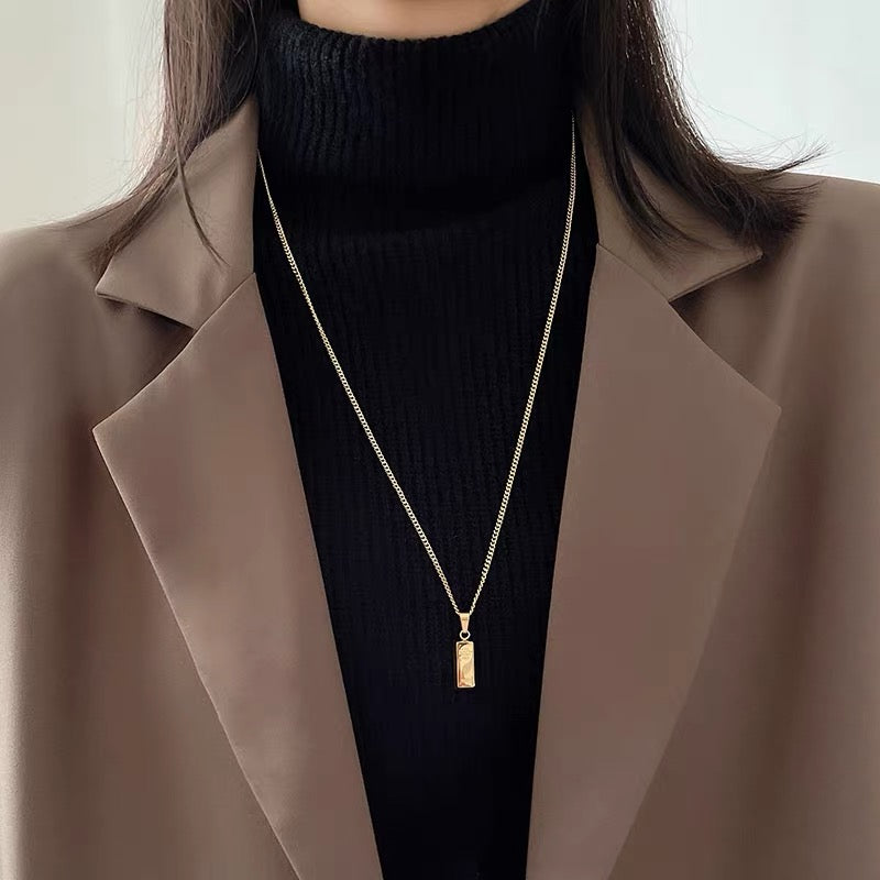 14K Gold Bar Pendant Necklace – The Perfect Gift for Your Loved One