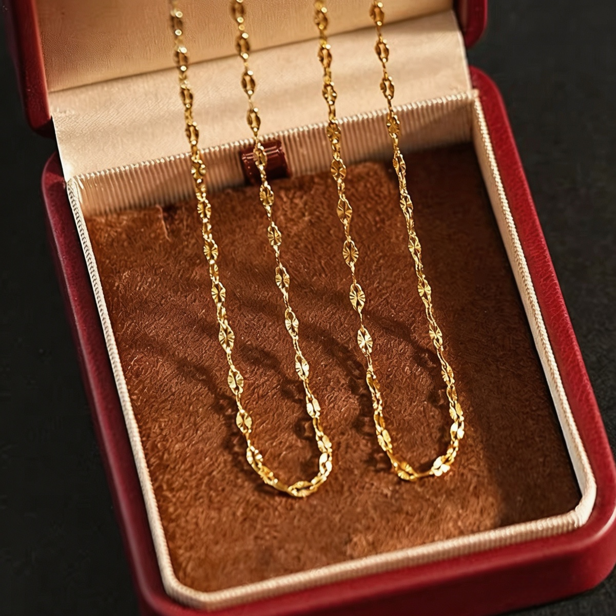 14K Gold Minimal Textured Petal Chain Necklace