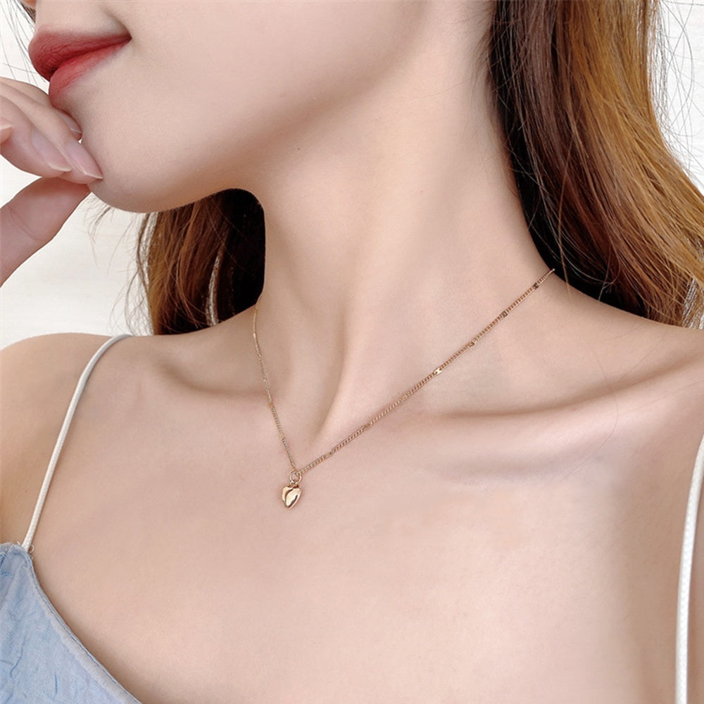 Minimalist Heart Pendant Necklace – 14K Gold