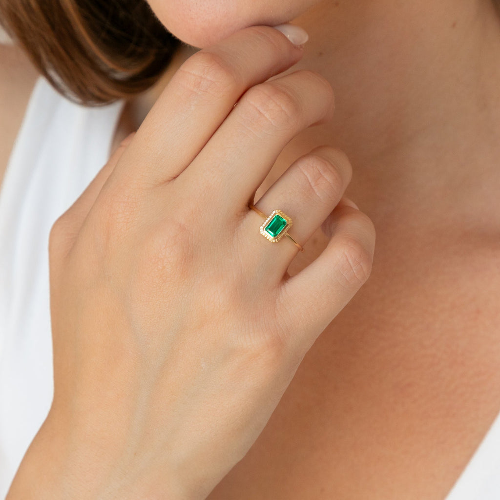 Dainty Ribbed Emerald Ring