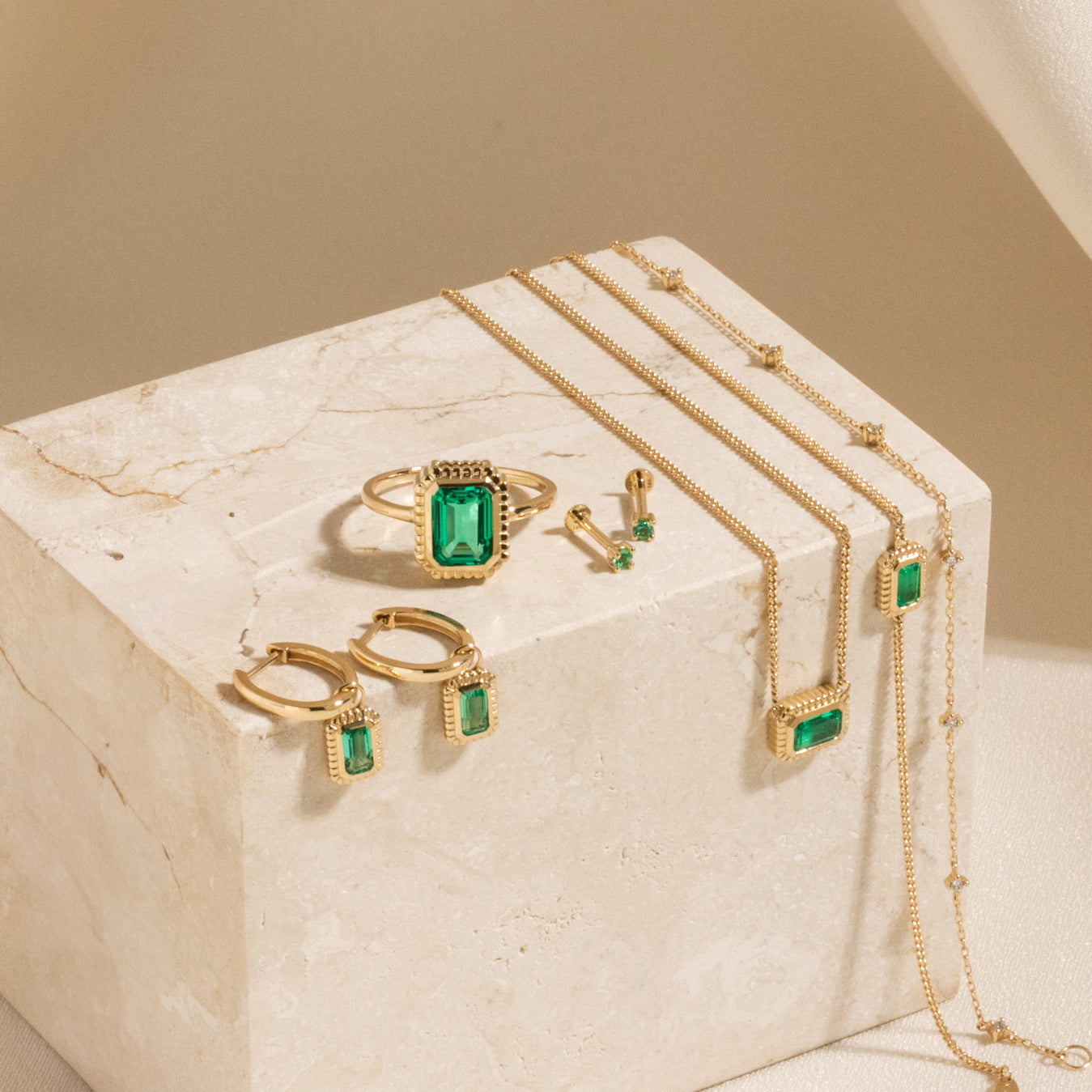 Statement Ribbed Emerald Ring