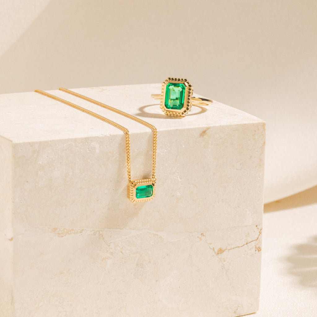 Statement Ribbed Emerald Ring
