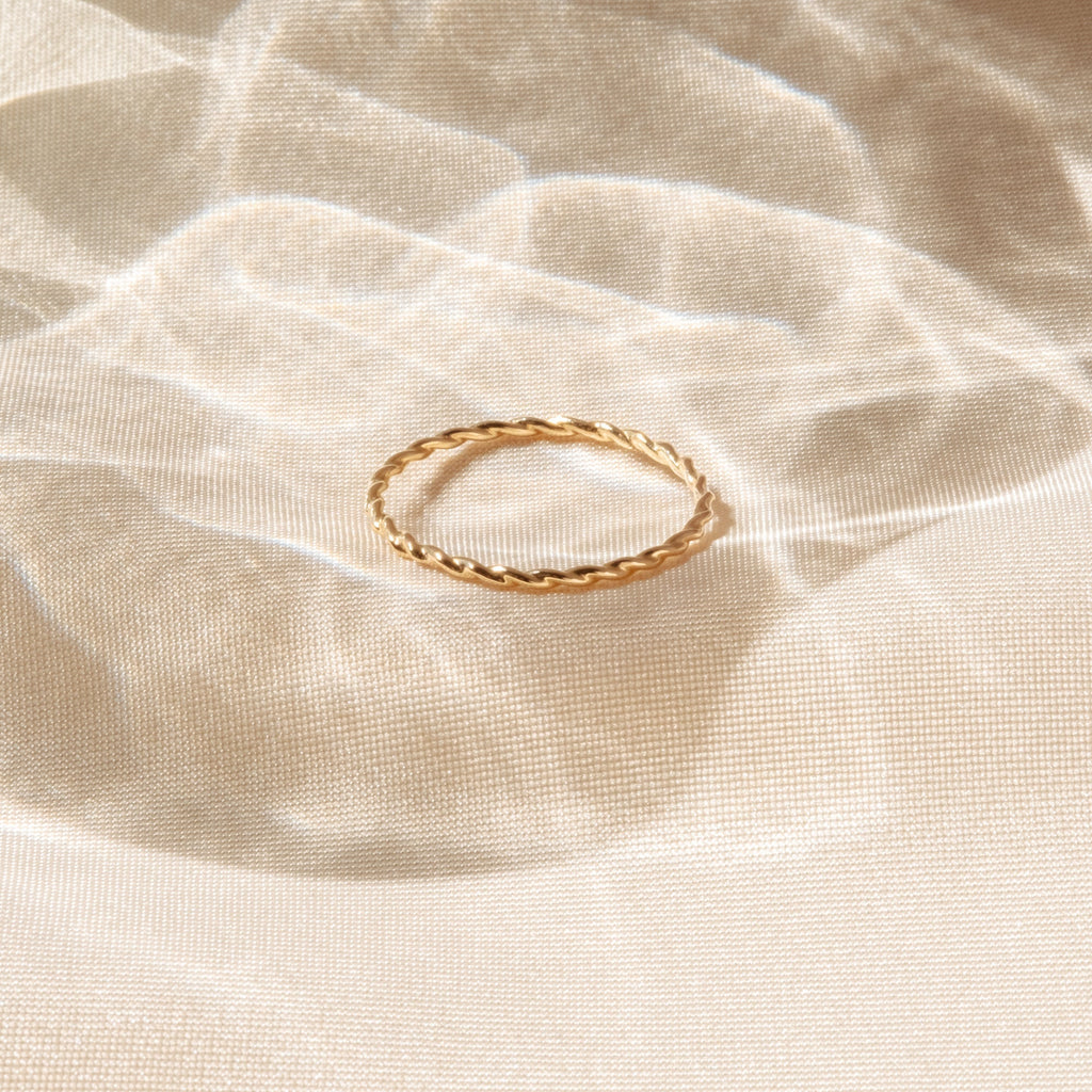 Dainty Twist Ring - 14k Gold